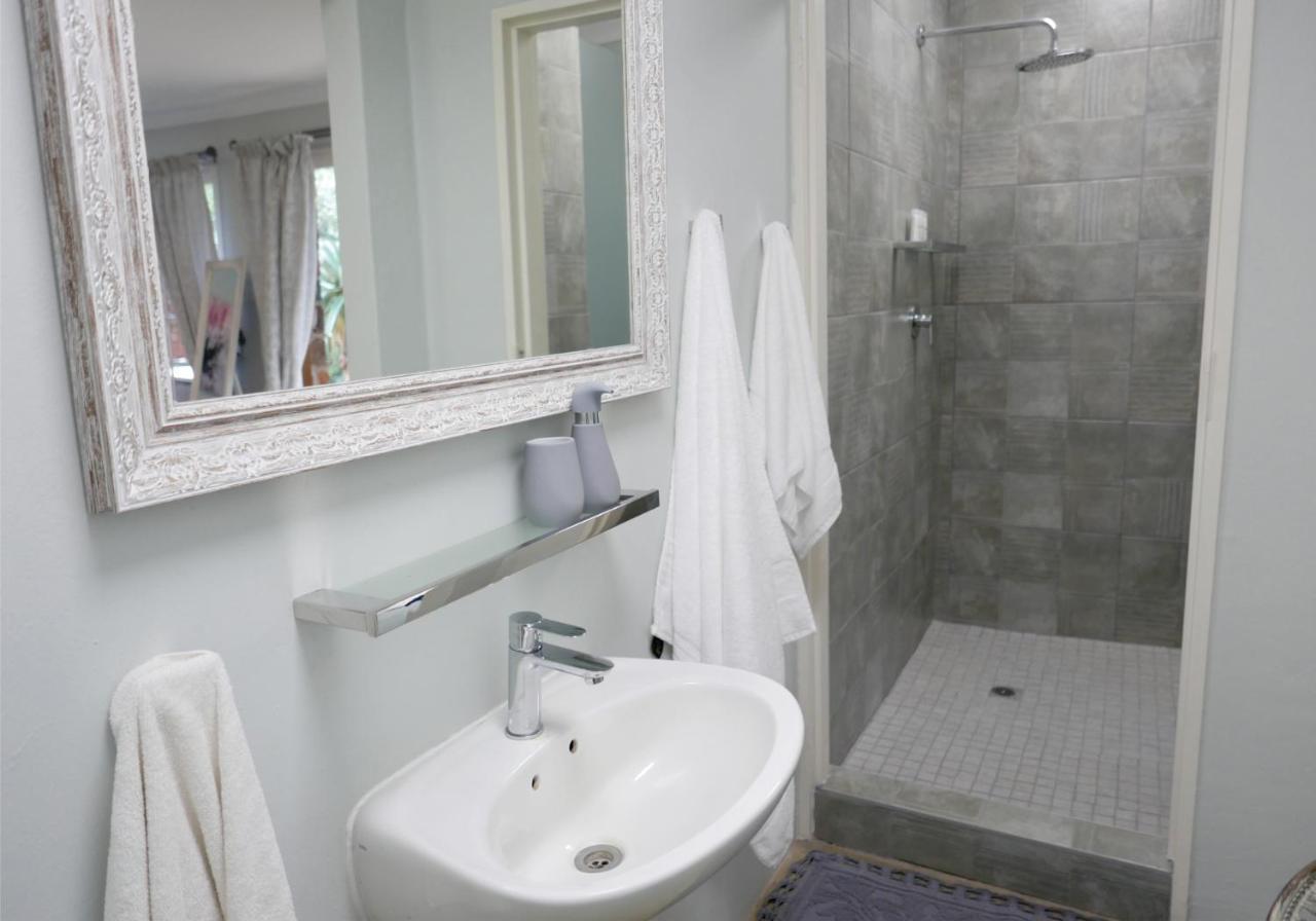 Waterside Cottages & Villas - Self Catering Gaborone Extérieur photo