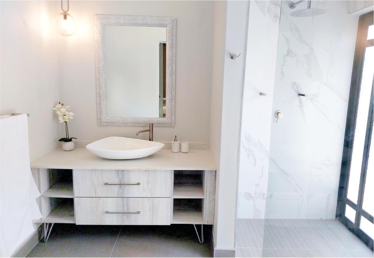Waterside Cottages & Villas - Self Catering Gaborone Extérieur photo